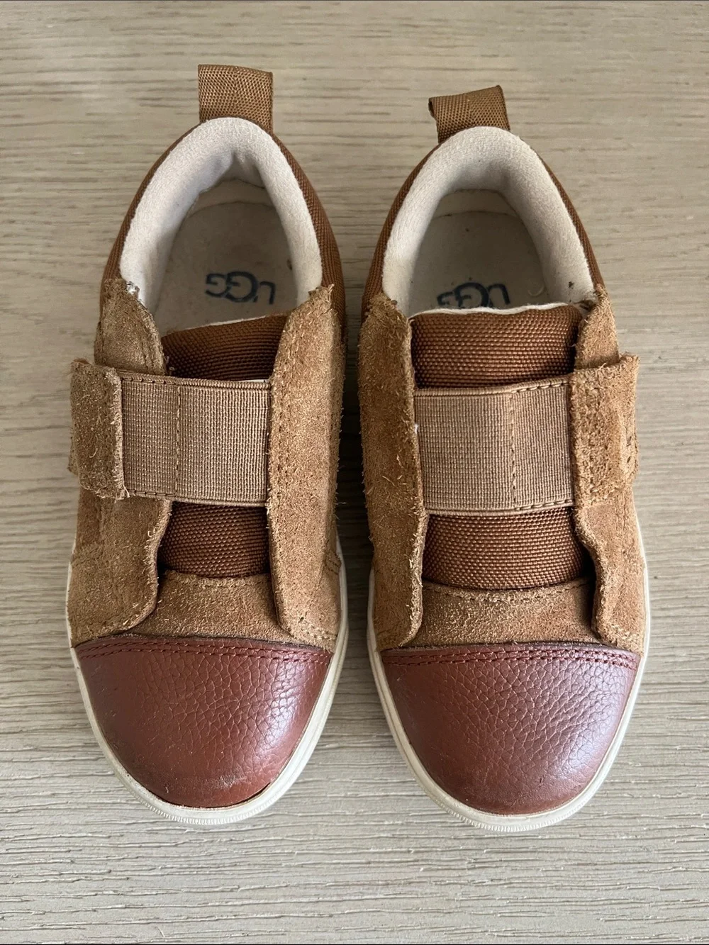 Ugg child Rennon low sneakers chestnut size 10